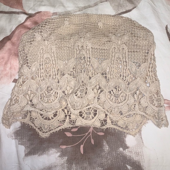 Beige lace crop top - Picture 2 of 3